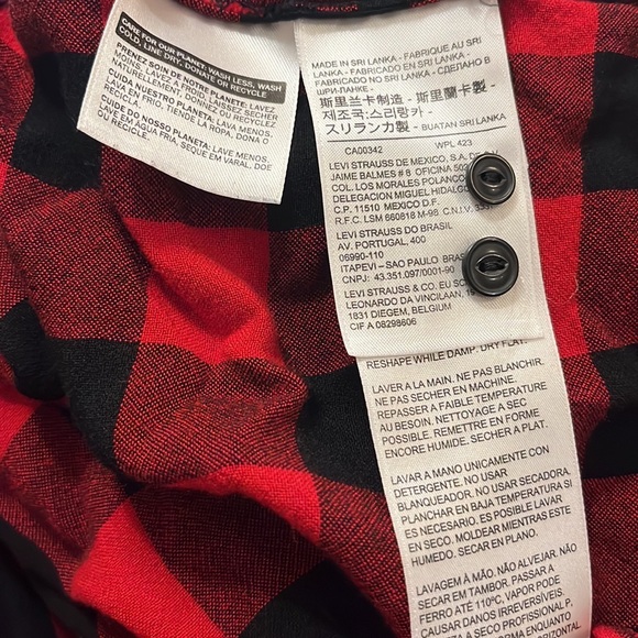 Levi’s boyfriend fit button down - Picture 4 of 8